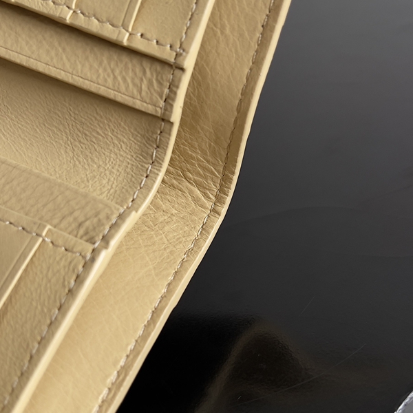 ボッテガヴェネタ財布コピー角部分ディテール